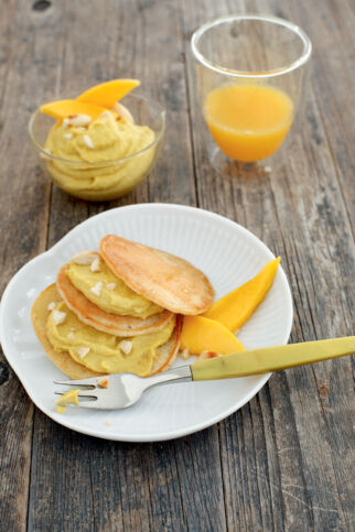 Vanilla-Pancakes mit Mango-Mandel-Creme Vanilla-Pancakes mit Mango-Mandel-Creme