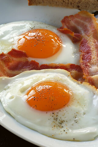 Spiegeleier mit Speck Spiegeleier mit Speck