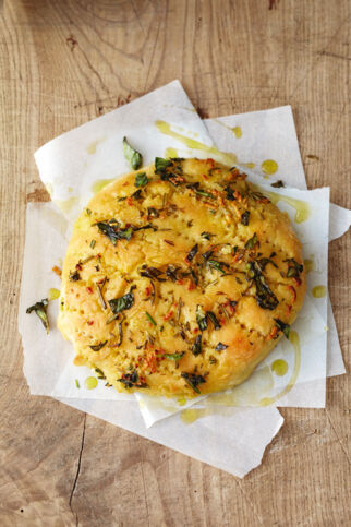 Pizzabrot mit Kräutern Pizzabrot mit Kräutern