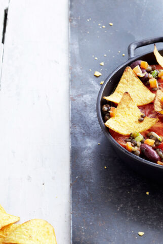 Linsen-Chili mit Nacho-Kruste Linsen-Chili mit Nacho-Kruste