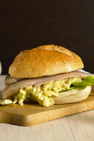 Matjesbrötchen mit Curry Matjesbrötchen mit Curry