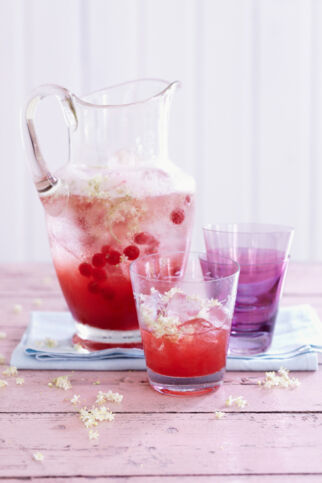 Holunderlimonade mit Beeren Holunderlimonade mit Beeren