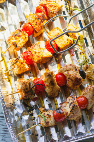 Putenspieße mit Tomaten und Oliven Putenspieße mit Tomaten und Oliven