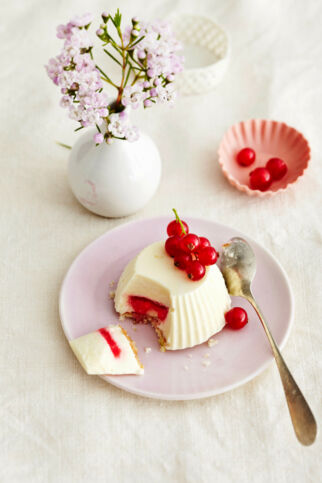 Weinsahne-Törtchen mit Fruchtkern Weinsahne-Törtchen mit Fruchtkern