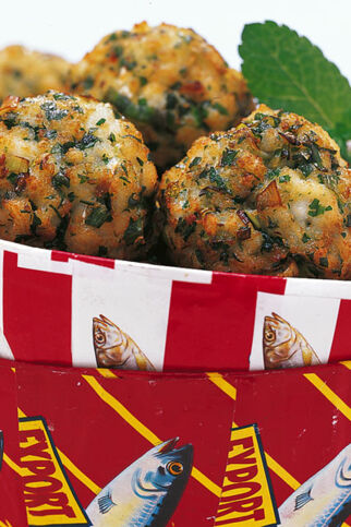 Fischbällchen mit Tomaten-Salsa