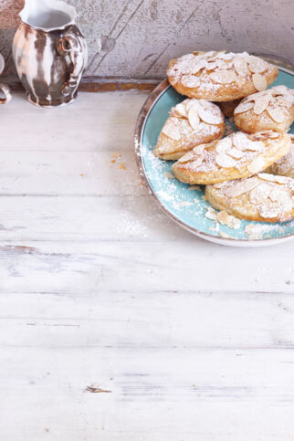 Mürbeteigmonde mit Bratapfelfüllung Mürbeteigmonde mit Bratapfelfüllung