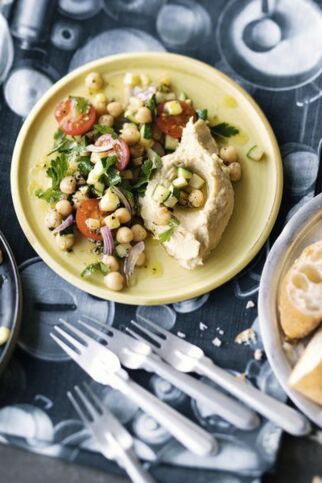 Kichererbsensalat mit Hummus