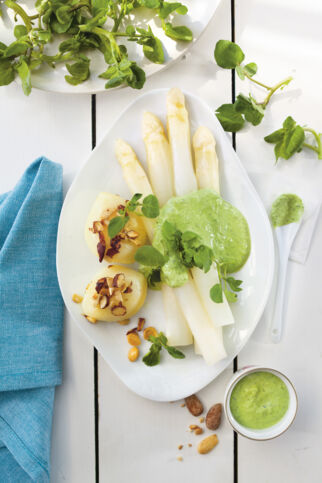 Weißer Spargel mit Grüner Sauce Weißer Spargel mit Grüner Sauce