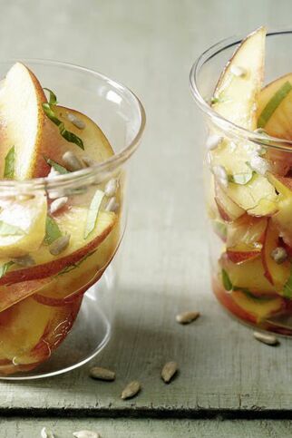 Nektarinensalat mit Basilikum Nektarinensalat mit Basilikum