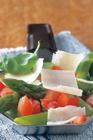 Grüner Spargel mit Parmesancreme