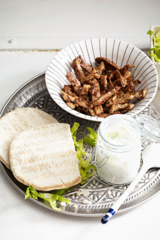 Gyros-Wok mit Limetten-Zaziki Gyros-Wok mit Limetten-Zaziki