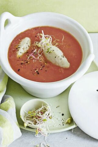 Tomatensuppe mit Ricotta-Nocken Tomatensuppe mit Ricotta-Nocken