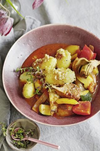 Artischocken-Ratatouille mit Mandel-Röstkartoffeln Artischocken-Ratatouille mit Mandel-Röstkartoffeln