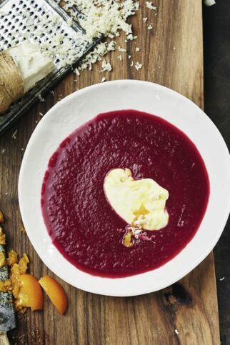 Rote-Bete-Suppe mit Mango und Meerrettich Rote-Bete-Suppe mit Mango und Meerrettich
