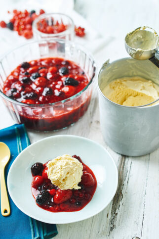 Rote Grütze mit Vanilleeis Rote Grütze mit Vanilleeis