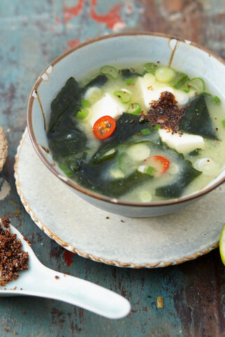 Misosuppe mit Tofu und Kaniwa Misosuppe mit Tofu und Kaniwa