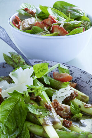 Spinatsalat mit Erdbeeren