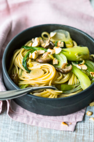 Nudeln mit Pak Choi und Shiitake Nudeln mit Pak Choi und Shiitake