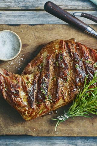 Lammschulter mit Rosmarin Lammschulter mit Rosmarin