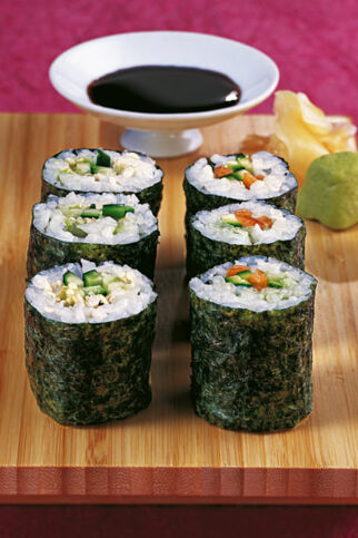 Hosomaki mit Möhre und Zucchini Hosomaki mit Möhre und Zucchini