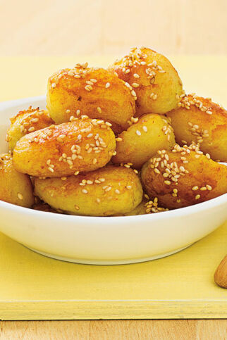 Sesamkartoffeln mit Curry-Möhren-Dip Sesamkartoffeln mit Curry-Möhren-Dip