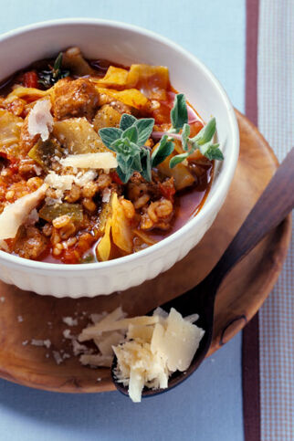 Italienischer Krauteintopf mit Kalb und Gerstengraupen Italienischer Krauteintopf mit Kalb und Gerstengraupen