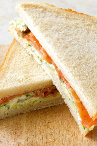 Lachs-Tramezzini mit Zucchini-Frischkäse