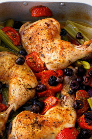 Hähnchenschenkel mit Tomaten und Oliven aus dem Ofen Hähnchenschenkel mit Tomaten und Oliven aus dem Ofen