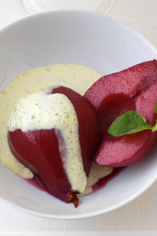 Rotweinbirnen mit Pistazienschaum Rotweinbirnen mit Pistazienschaum