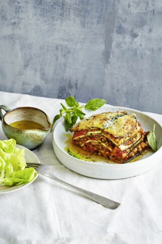 Auberginen-Zucchini-Lasagne mit Linsenbolognese
