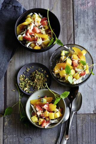 Obstsalat mit Zitronenmelissepesto Obstsalat mit Zitronenmelissepesto