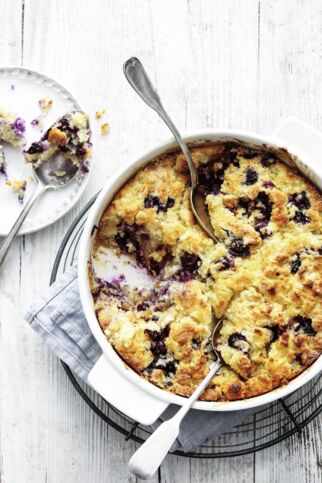 Dump-Cake mit Heidelbeeren Dump-Cake mit Heidelbeeren