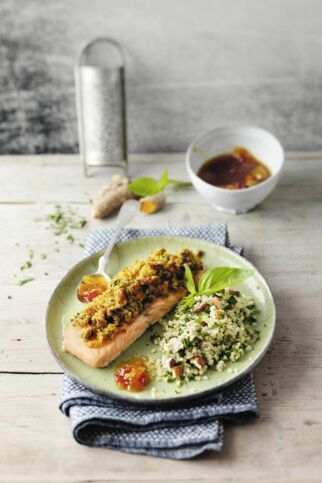 Lachs mit Kräuterkruste und Mandelbulgur