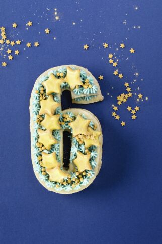 Number Cake mit Sternenhimmel Number Cake mit Sternenhimmel