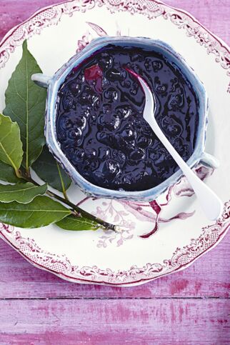 Schwarze Johannisbeere mit Lorbeer Schwarze Johannisbeere mit Lorbeer