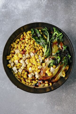 Sojabohnen-Bowl mit Pak Choi und Tofu Sojabohnen-Bowl mit Pak Choi und Tofu