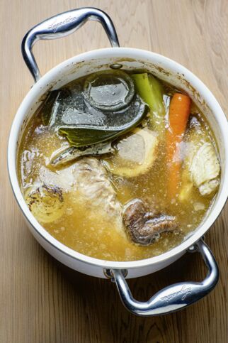 Kräftige Ramen-Basisbrühe Kräftige Ramen-Basisbrühe