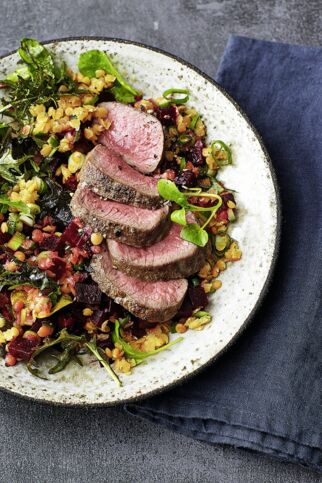 Lammfilet mit Wildkräutersalat Lammfilet mit Wildkräutersalat