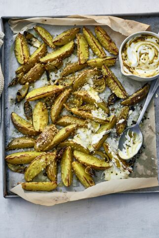 Kartoffel-Wedges mit Gewürzjoghurt