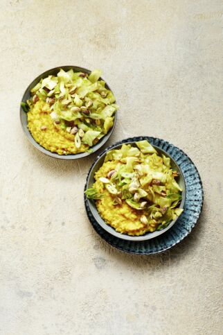 Dhal mit Ingwerweißkohl und Pistazien Dhal mit Ingwerweißkohl und Pistazien