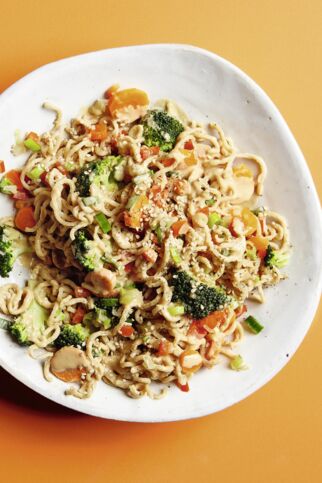 Nudeln mit ErdnussSauce Nudeln mit ErdnussSauce