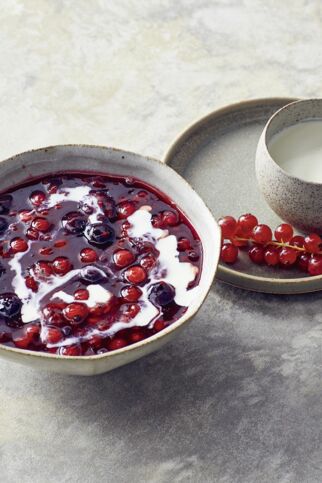 Rote Grütze mit Sahne