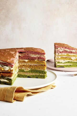 Regenbogen-Pancake-Torte
