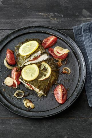 Asma Yaprağında Levrek - Fisch im Weinblatt Asma Yaprağında Levrek - Fisch im Weinblatt