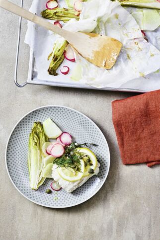 Fischpäckchen mit Ofengemüse