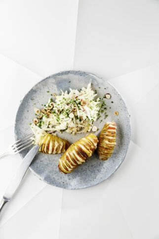 Hasselback-Potatoes
mit Pastinaken-Apfel-Rohkost Hasselback-Potatoes
mit Pastinaken-Apfel-Rohkost