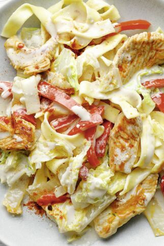 Pasta mit Pute, Chinakohl und Paprika Pasta mit Pute, Chinakohl und Paprika