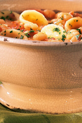 Nudelsuppe mit Bohnen (oder Bohnensuppe mit Nudeln?) Nudelsuppe mit Bohnen (oder Bohnensuppe mit Nudeln?)