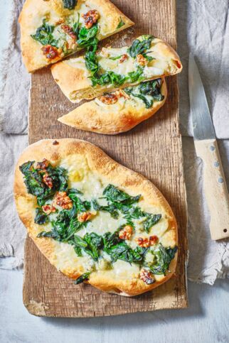 Spinat-Pinsa mit Gorgonzola
