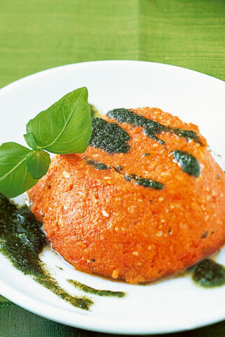Tomatenflan mit Basilikumsauce Tomatenflan mit Basilikumsauce